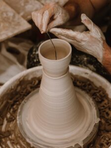 Read more about the article Make an Air Dry Clay Vase with This Guide