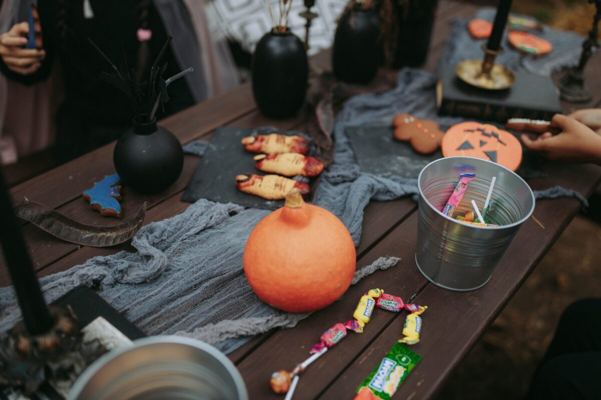 Read more about the article Enjoy These Sweet and Scary Good Halloween Pumpkin Cookies